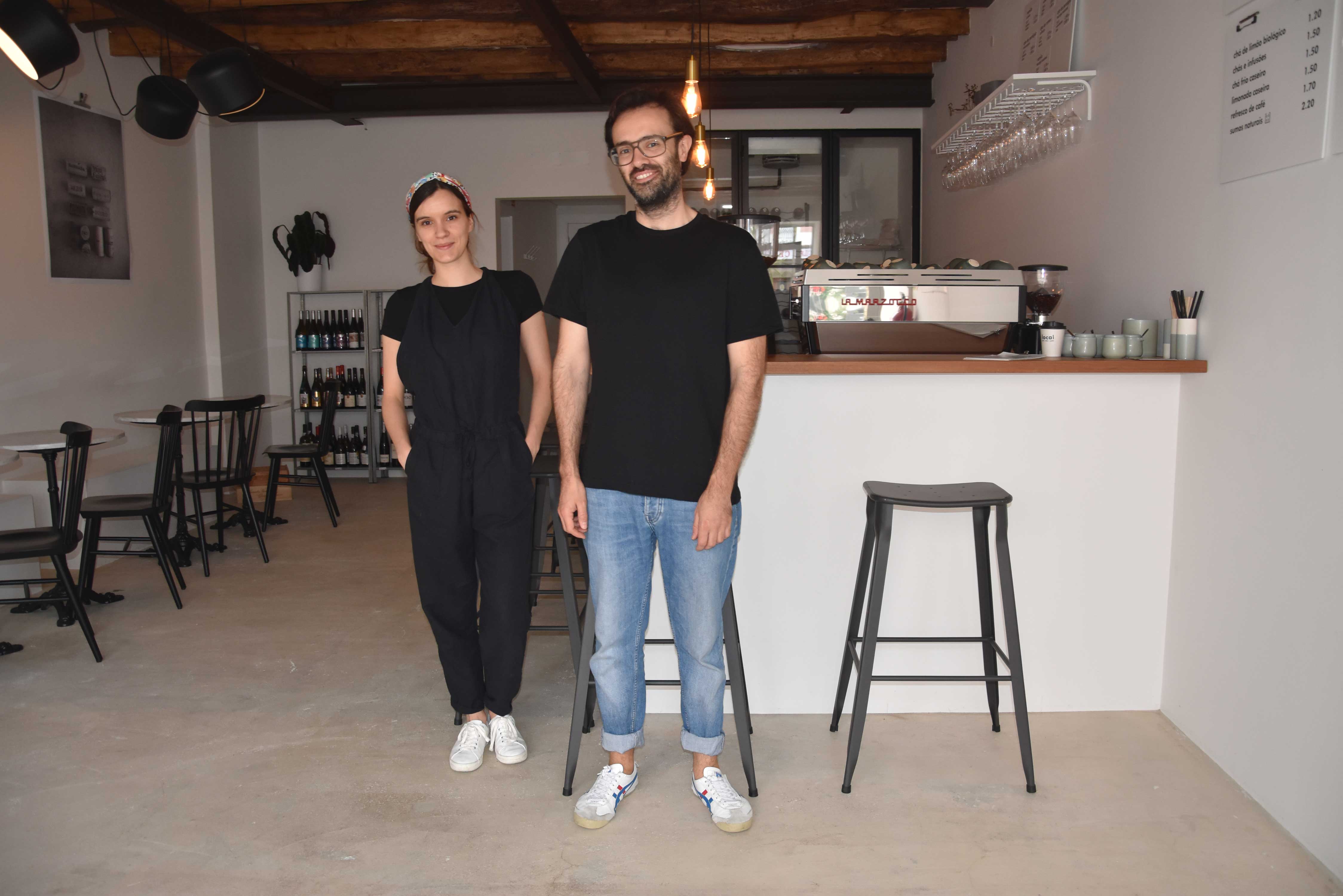 O Local dedica-se ao vinho, ao queijo e ao café