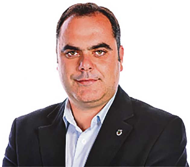 José Quintino não quer tomar vacina antes dos seus bombeiros