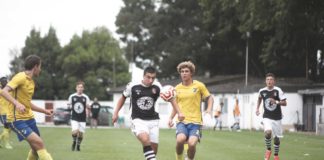 Dois baldes de água fria