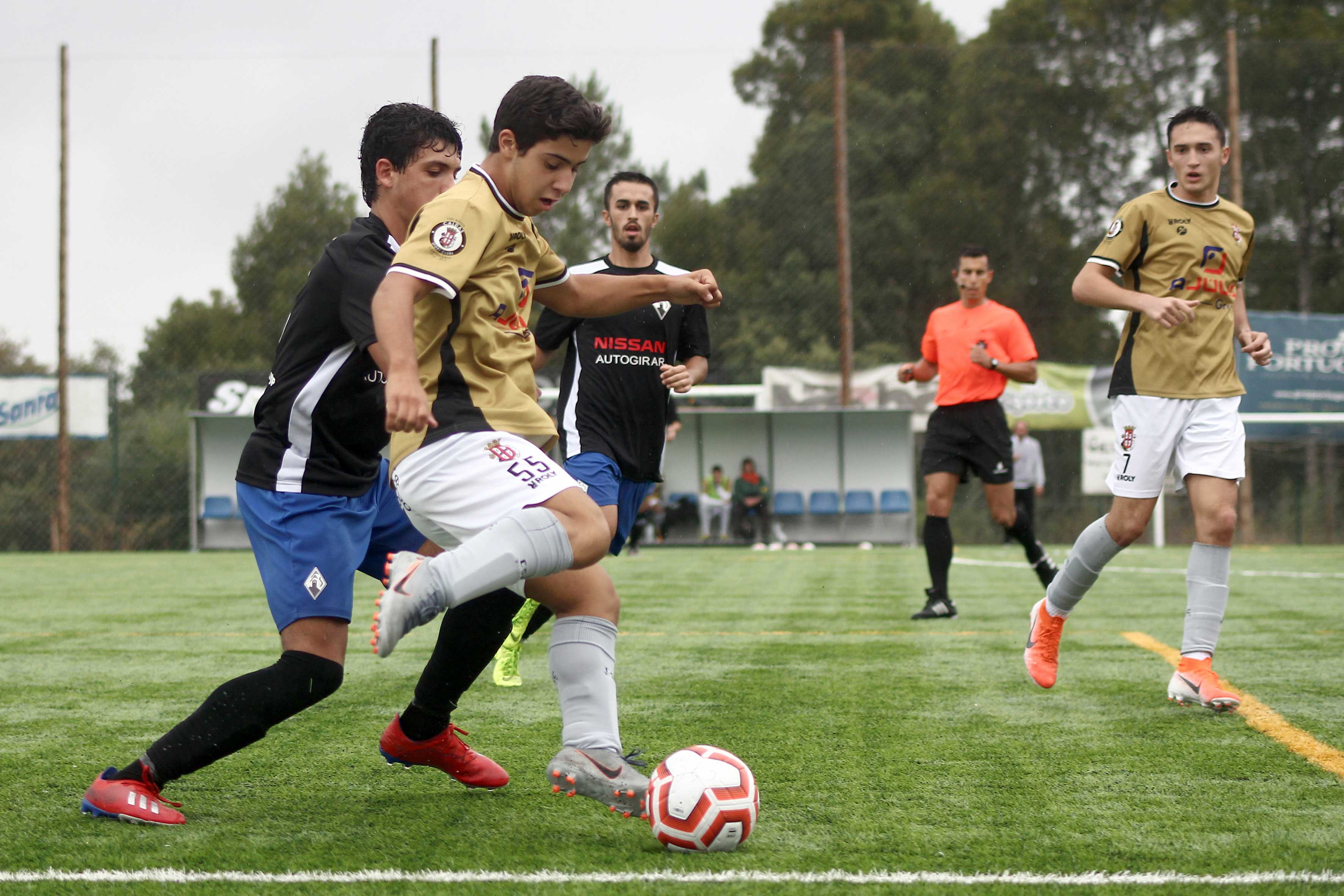 Bis de Guga não chegou para pontuar