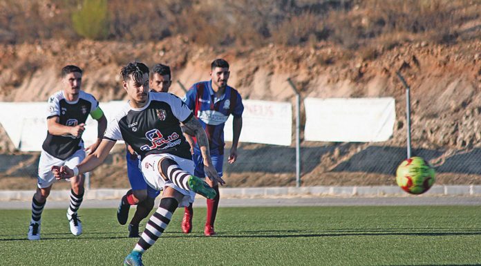 Caldas confirma favoritismo com uma ‘manita’