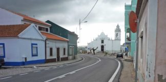 Obra inacabada em Alfeizerão