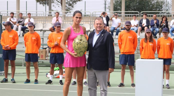 Isabella Shinikova venceu Oeste Ladies Open em singulares e pares
