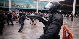 Atletas de Peniche encurralados entre polícias e manifestantes em Barcelona