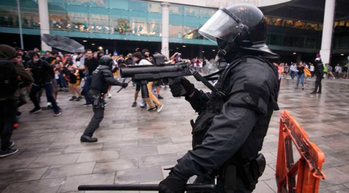 Atletas de Peniche encurralados entre polícias e manifestantes em Barcelona
