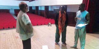 Peça encenada pelo Teatro da Rainha estreia em Moçambique