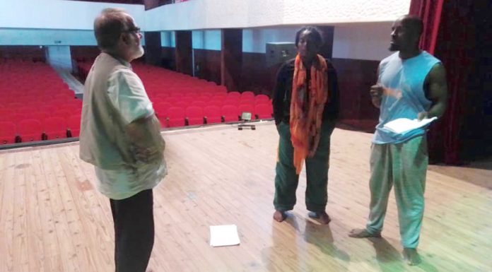 Peça encenada pelo Teatro da Rainha estreia em Moçambique