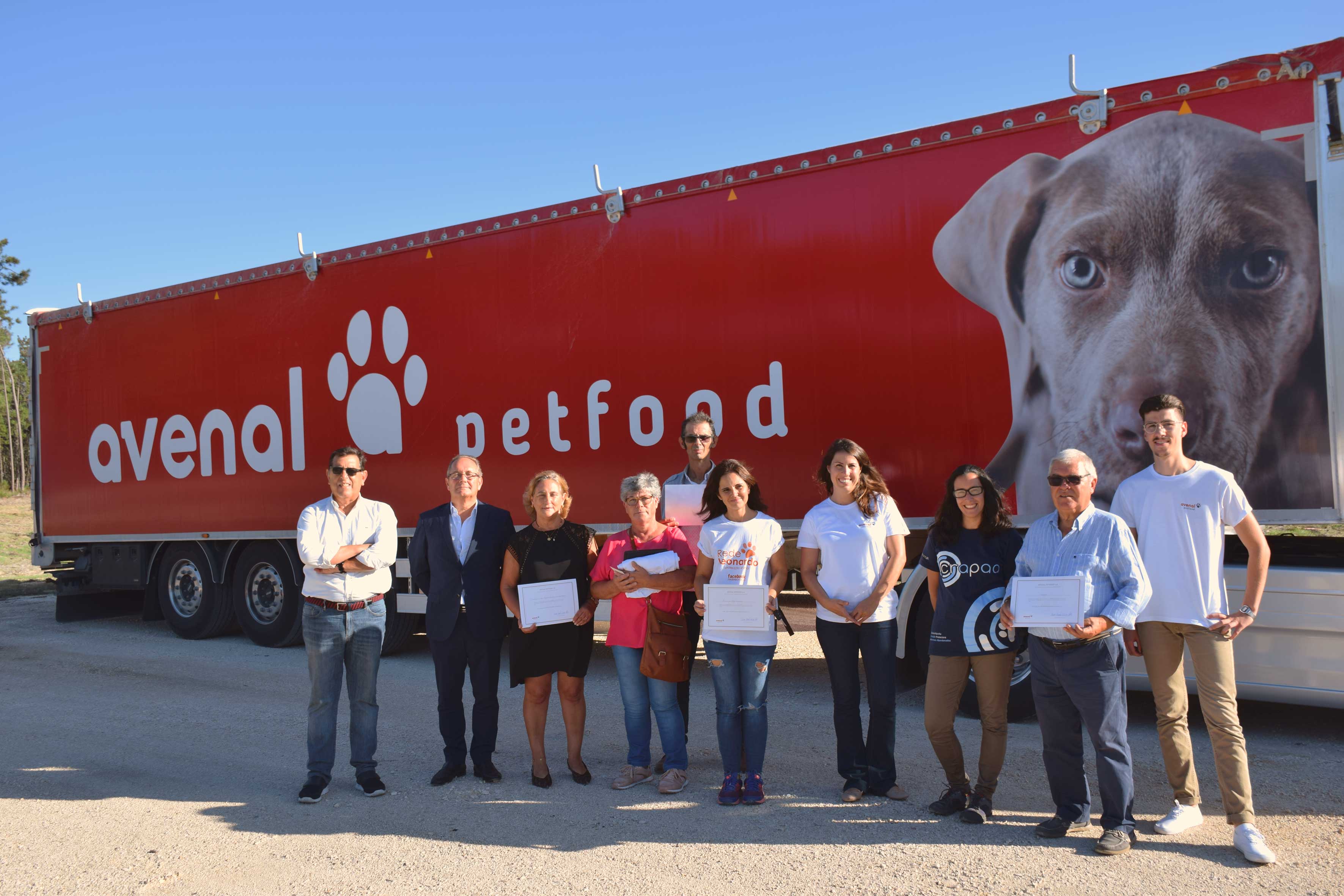 Seis toneladas de alimentos doados assinalam o Dia do Animal na Avenal PetFood