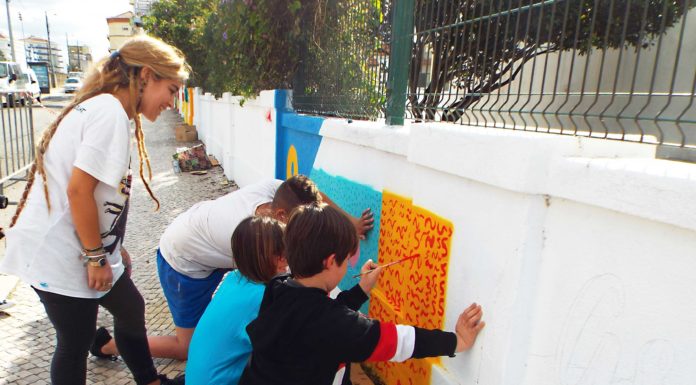 Escola do Bairro da Ponte tem um mural artístico