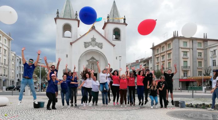 Wall Street English festejou aniversário na Praça 25 de Abril