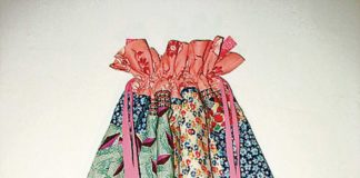 Exposição de sacos de Pão por Deus