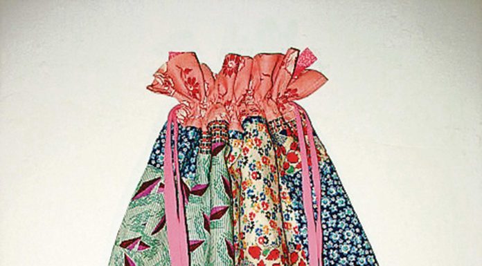 Exposição de sacos de Pão por Deus