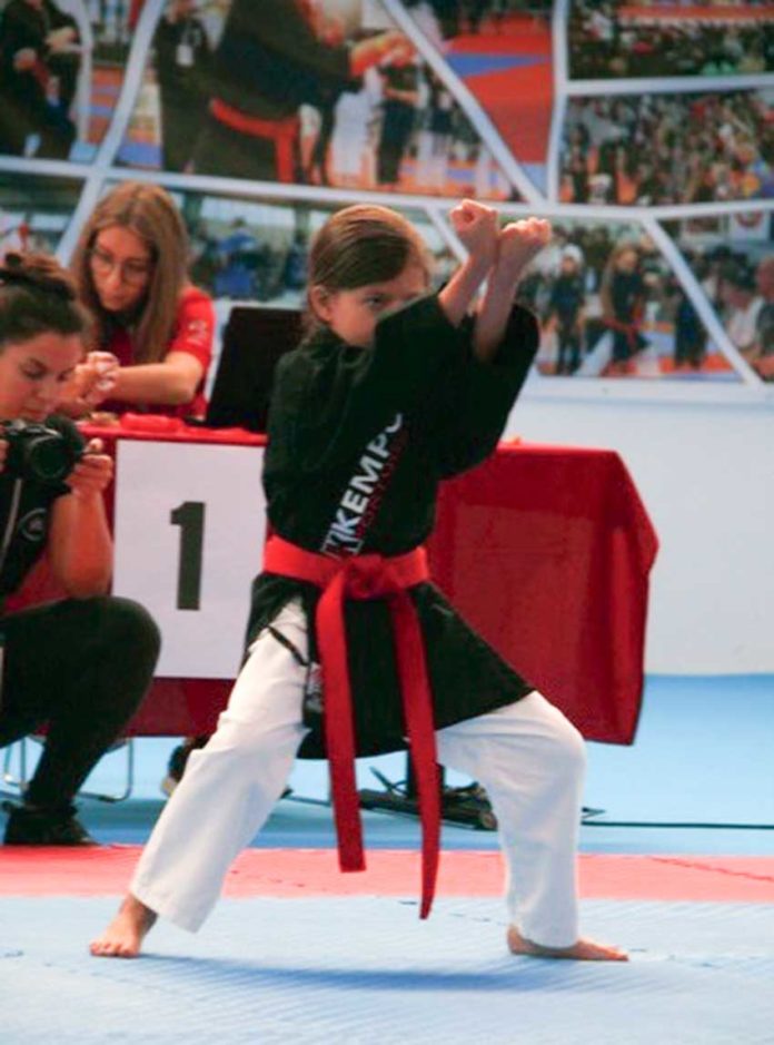 2-Cosntança-Valério-Campeã-Europeia-Kempo-Adaptado