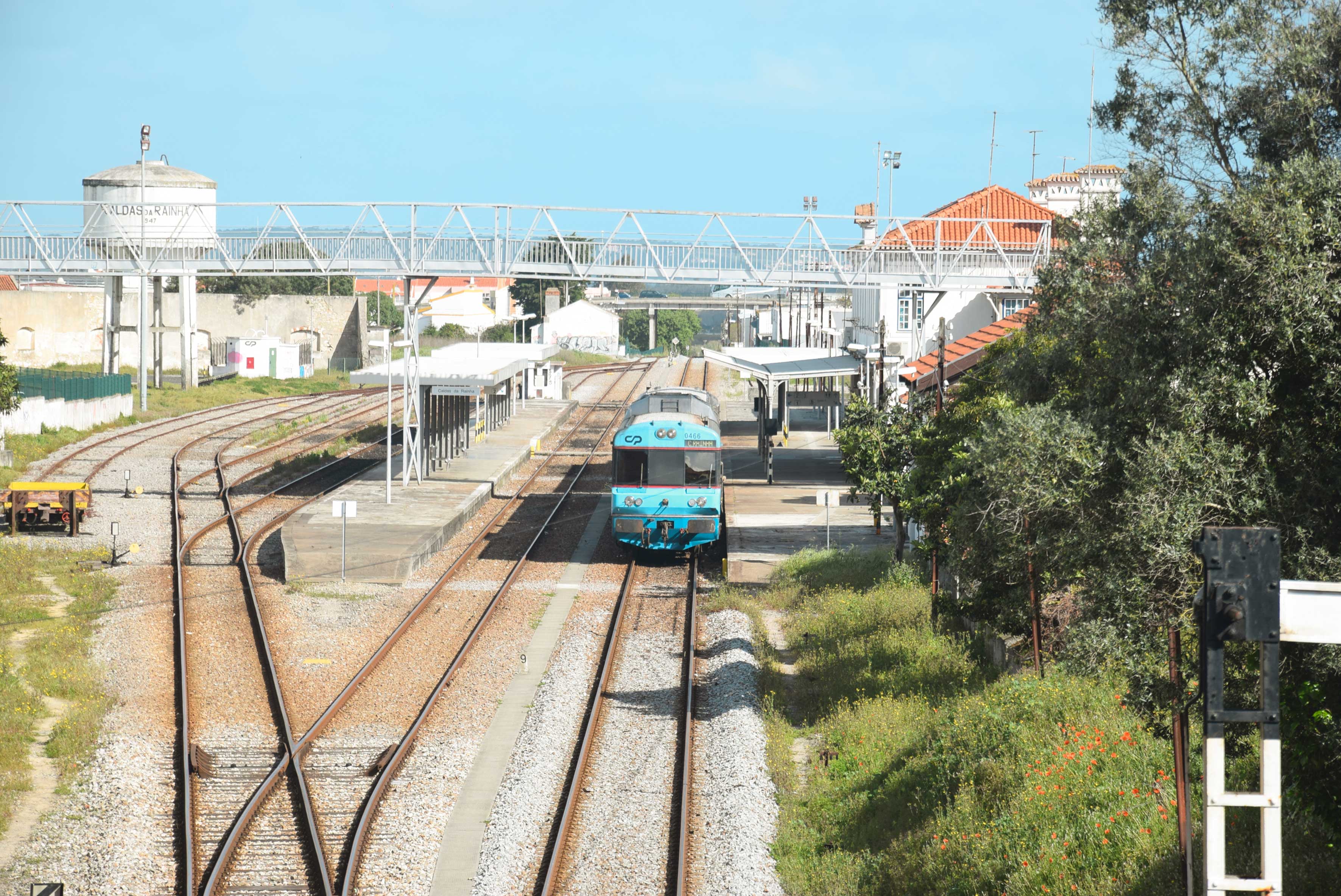 Mais atrasos no concurso para modernização da linha do Oeste