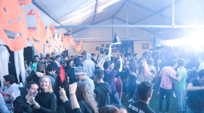 Com a comunidade entre o “mistério” e a “abnegação”