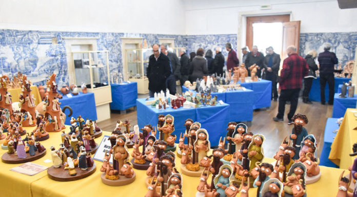 Há presépios de vários tamanhos e materiais para ver na região