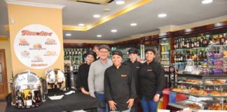 Abriu um novo café-restaurante que trabalha de segunda a segunda