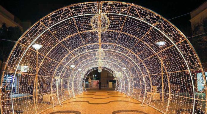 Nazaré está iluminada para o Natal