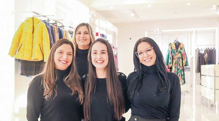 Abriu a loja de roupa Ferrache na Rua das Montras