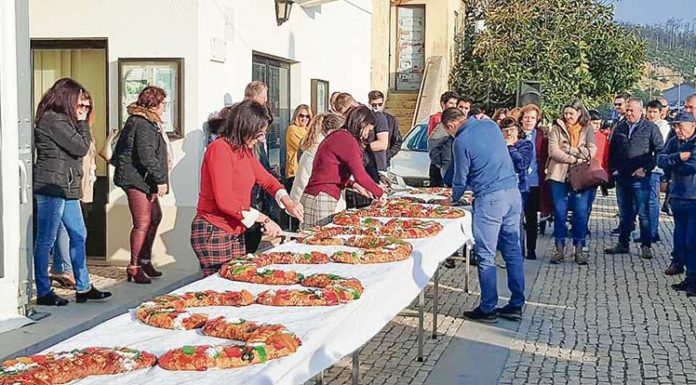 Bolo-rei com mais de 10 metros deu as boas-vindas ao ano de 2020 na praia de Paredes da Vitória