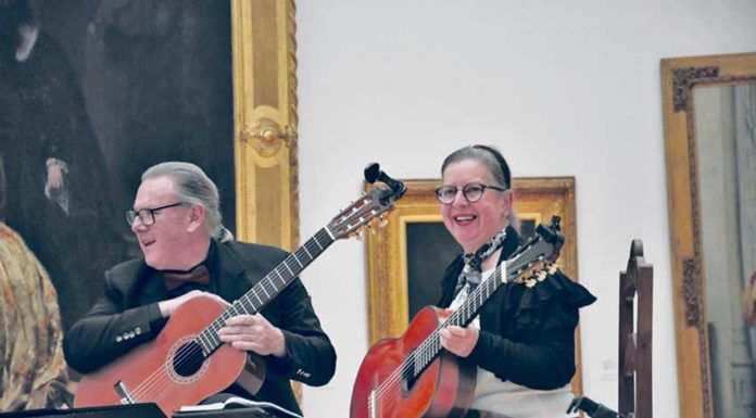 Duo de guitarristas estrangeiros actuou no Museu Malhoa