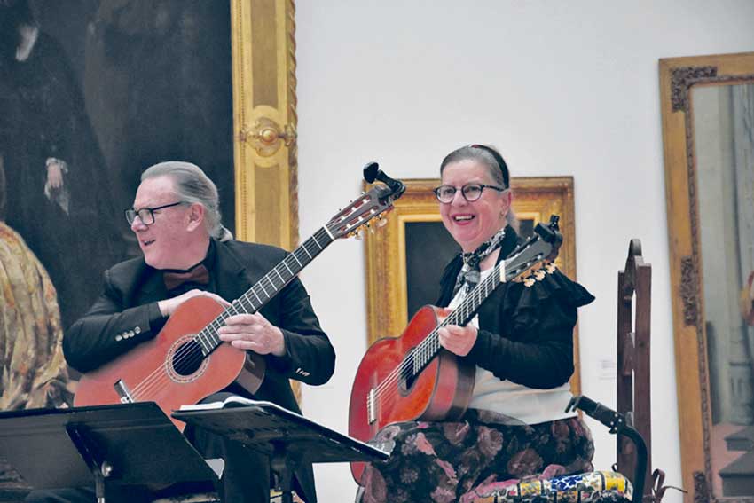 Duo de guitarristas estrangeiros actuou  no Museu Malhoa