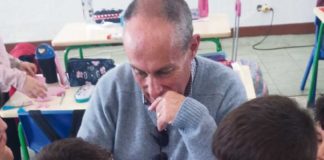 Quando os mais velhos ensinam como se brincava na sua época