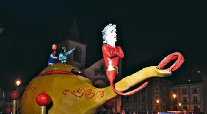 Carnaval saiu à rua no Oeste