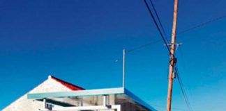 Abrigos em material reciclado instalados