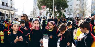 Crianças das escolas contagiadas pela folia