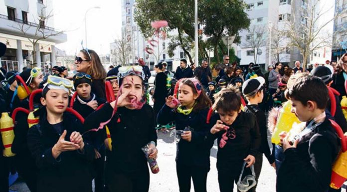 Crianças das escolas contagiadas pela folia