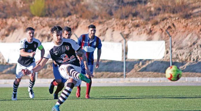 Caldas empata na casa do último