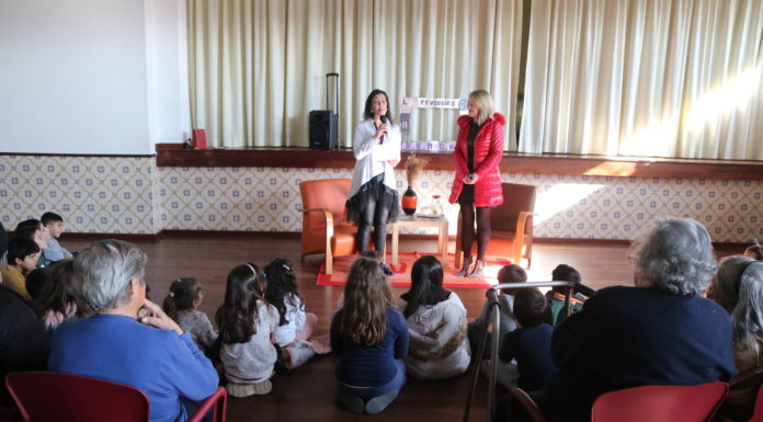 Cantora Rebeca falou com crianças e idosos sobre cancro