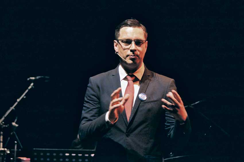 Jovem Conservador de Direita começou digressão de Supremacista Cultural com actuação no CCC