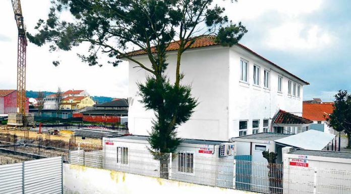 Obra do Centro Escolar de Alfeizerão parada