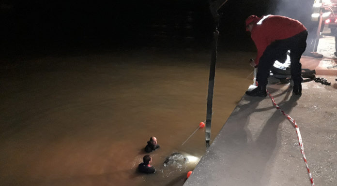 Carro cai ao mar em São Martinho do Porto