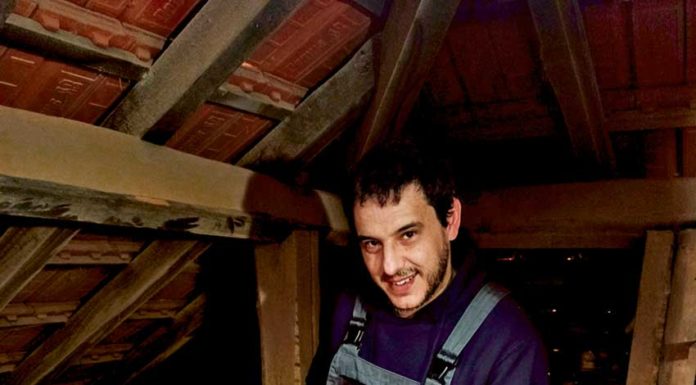 O designer que não gosta de ver madeira a arder e que a resgata para fazer peças