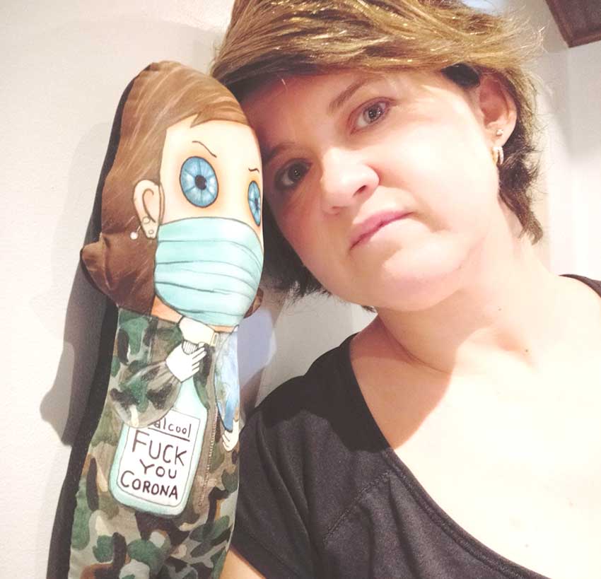 Caldense cria boneca sobre o Coronavírus