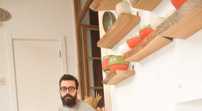 O designer-artesão que se dedica a trabalhar com madeira recuperada