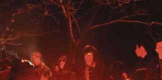 Dezenas de “viúvas” carpideiras choraram o enterro do Entrudo das Caldas da Rainha