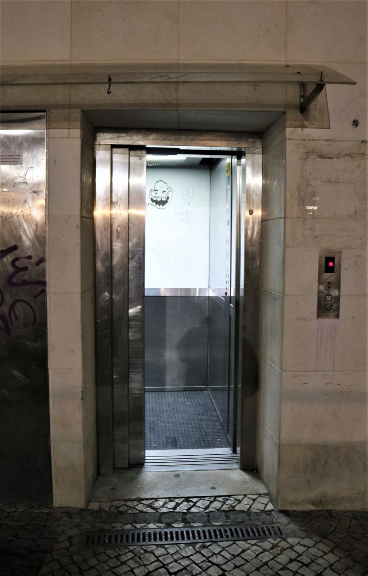 Elevador da Praça 5 de Outubro já está a funcionar