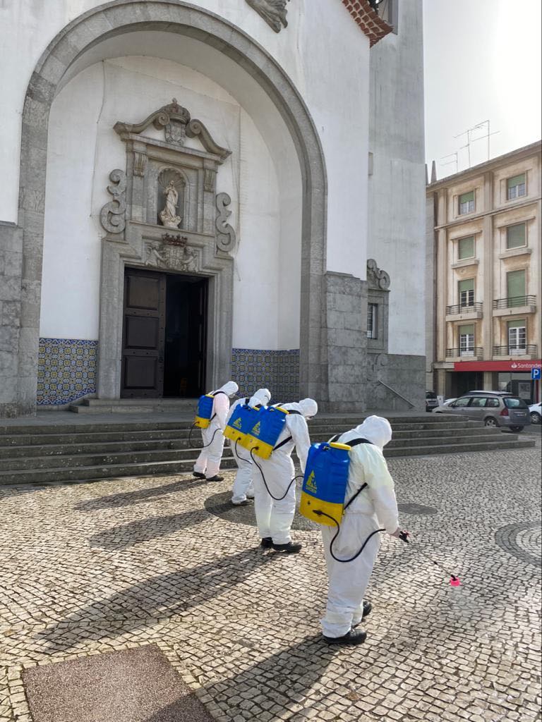 Já começou a desinfecção de ruas nas Caldas