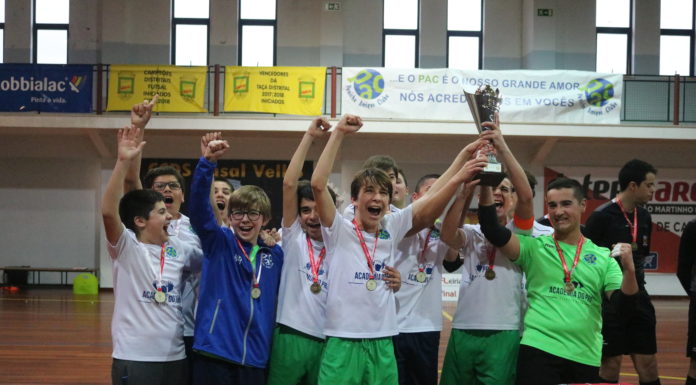 Peniche Amigos Clube celebrou a dobradinha em iniciados