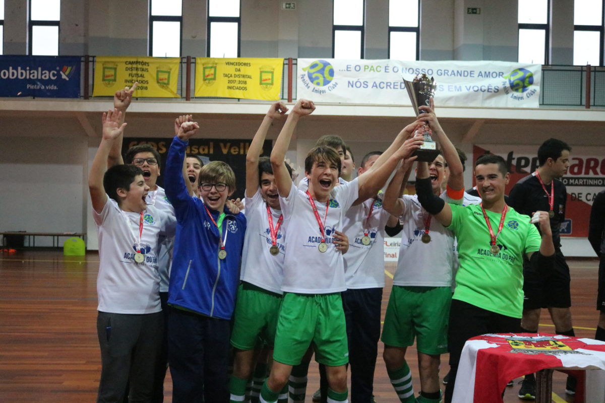 Peniche Amigos Clube celebrou a dobradinha em iniciados