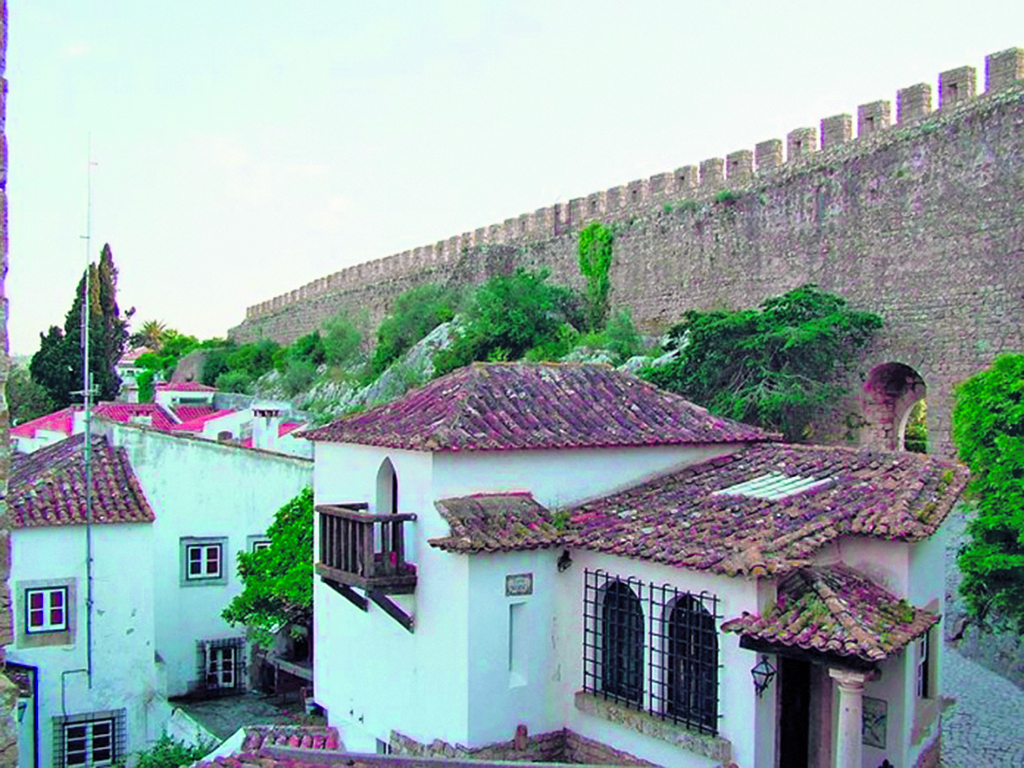 Concluídas obras de recuperação da muralha do castelo de Óbidos