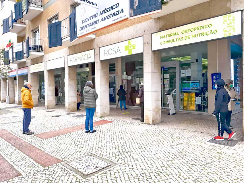 IVA de máscaras e gel desinfectante baixa