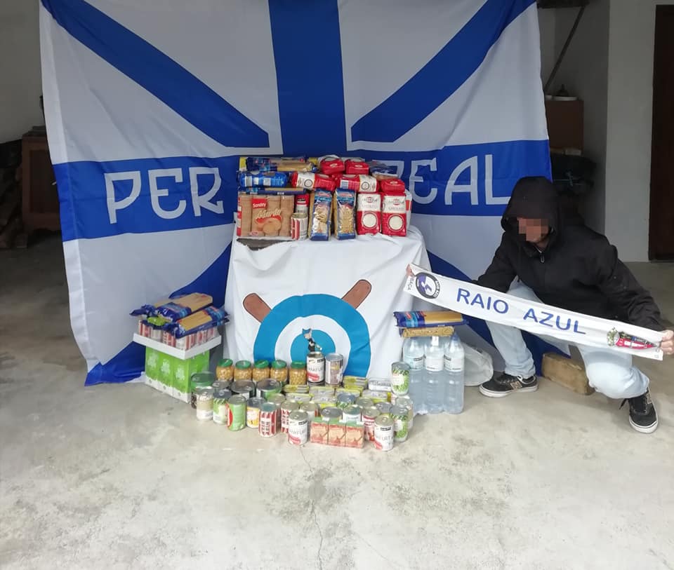 Claque do Ginásio de Alcobaça entrega bens ao Re-food