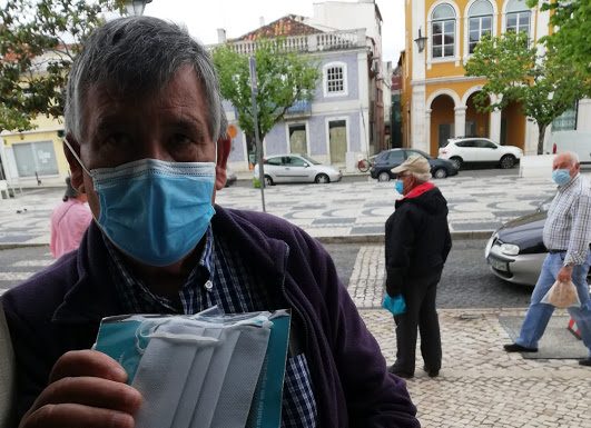Coronavírus: União de Freguesias do Pópulo continua a distribuir máscaras