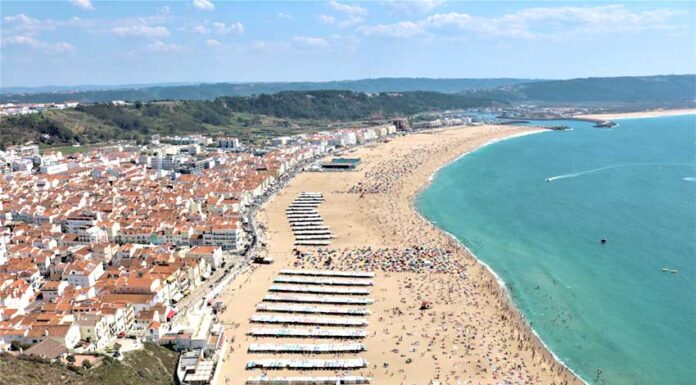 Qualidade da água interdita banhos na Praia da Nazaré