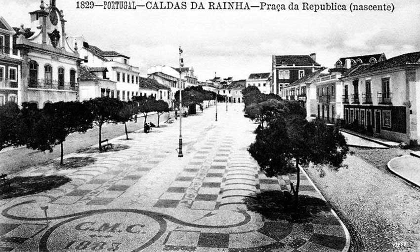 Ex-libris da cidade, a Praça da Fruta  é um dos raros mercados de ar livre no país